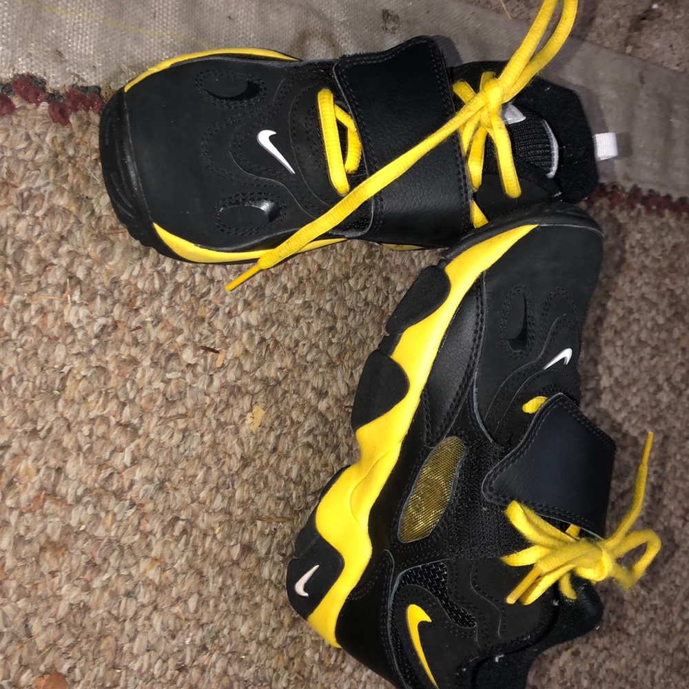 Barely worn boys Nike sneakers size 13C